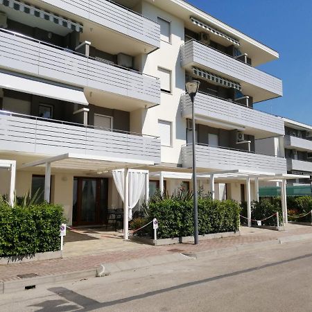 Condominio Diana Est- Gemini Bibione Bagian luar foto