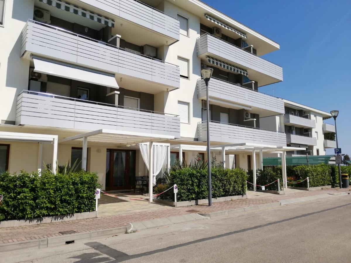 Condominio Diana Est- Gemini Bibione Bagian luar foto