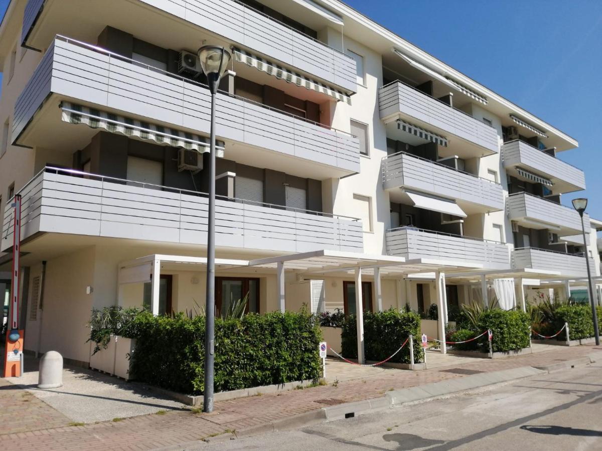 Condominio Diana Est- Gemini Bibione Bagian luar foto